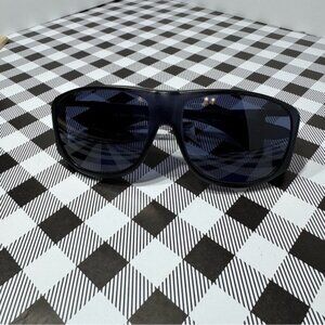 Elegant Black Sunglasses